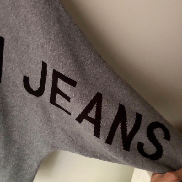 Calvin Klein Sweater - Picture 4 of 6